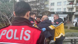 Boluda bankta oturan erkeğe sözlü tacizde bulunduğu iddia edilen yaşlı adam darp edildi