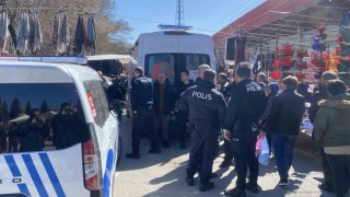 Boluda pazarda iki inşaat firması yetkilileri kavga etti: 3 yaralı