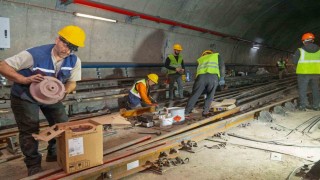 Bornovada metro hattında raylar yenileniyor