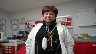 Boynunda kemoterapi, kalbinde meslek aşkı: İki farklı kanser ile mücadele eden hekimin sarsılmaz azmi