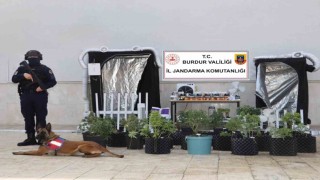 Burdurda evi uyuşturucu imalathanesine çeviren şüpheli tutuklandı