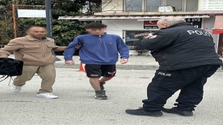 Burdurda iki genci bıçaklayan 17 yaşındaki şüpheli tutuklandı