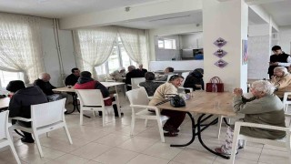 Burhaniye de Halk İnisiyatifinden huzurevi ziyareti