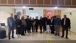 Burhaniyede Geleceğe Çare etkinliklerinde münazara yarışmaları başladı
