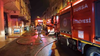 Bursada apartmanın çatı katında yangın