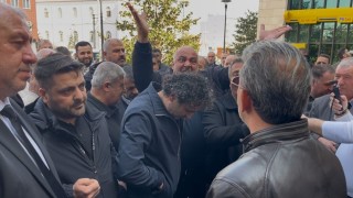 Bursada halk otobüsü esnafı belediye önünde toplandı