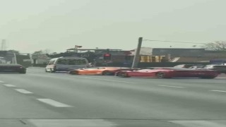 Bursada iki lüks otomobil trafik kurallarını hiçe saydı