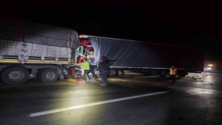 Bursada iki tırın çarpıştığı kazada 1 kişi hayatını kaybetti