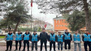 Bursada öğrencilerden şehit kabirlerine bayram temizliği