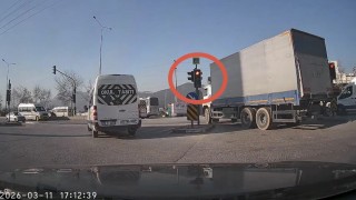 Bursada sürücüler kırmızı ışıkta durmadı
