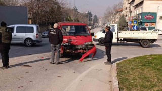 Bursada trafik kazası: 3 yaralı