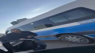 Bursada yol verme kavgası kamerada... Camı kırdı, 180 bin lira ceza yedi