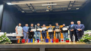 Bursalı öğrencilerden Çekyada robotik başarısı