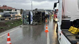 Büyükçekmecede işçi servisi devrildi: 1 ölü, 9 yaralı