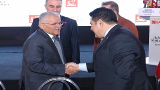 Büyükkılıç, öğrenciler ve siyasi parti temsilcileri ile iftar sofralarında buluştu