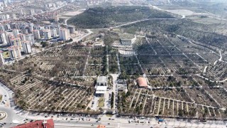 Büyükşehir, kabristanları bayram ziyaretine hazırladı