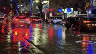 Cadde ortasında dehşet anları: Tekme ve yumruklara feci şekilde darbedildi