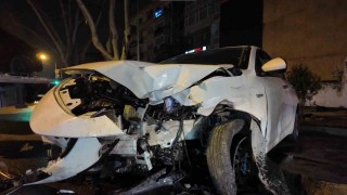 Caddebostanda makas atan sürücü lüks araca çarpıp kaçtı