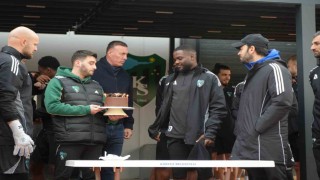 Cafumana Showa doğum günü sürprizi
