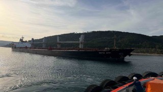 Çanakkale Boğazında makina arızası nedeniyle karaya oturan gemi kurtarıldı