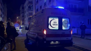 Çanakkalede ev yangını: Mahsur kalan kişi kurtarıldı