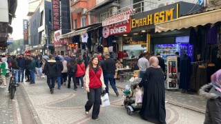 Çarşı ve sokaklarda bayram yoğunluğu