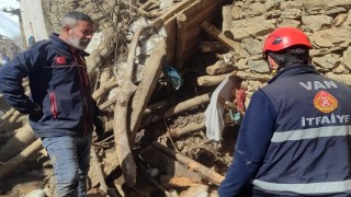 Çatakta ahır çöktü: 50 kuzu göçük altında kaldı