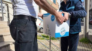 Çayırovada ihtiyaç sahibi ailelere gıda kolisi dağıtılıyor
