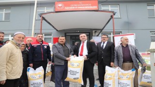Çeltikçide üreticiye aspir tohumu desteği