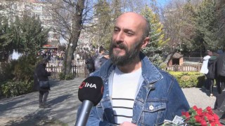 Çiçek Doktoru Dünya Kadınlar Gününde kadına yönelik şiddete karanfil ile dikkat çekti