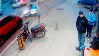 Çorluda otomobille çarpışan motosikletlinin yaralandığı kaza kamerada