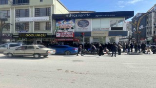 Çorumda balıkçı baba ve oğlu 100 kasa ücretsiz balık dağıttı