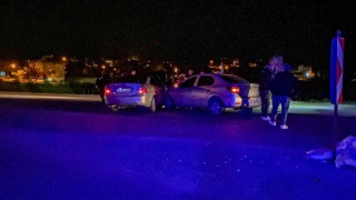 Çorumda iki otomobil çarpıştı: 6 yaralı