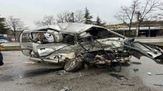 Çorumda otobüs ile minibüs çarpıştı: 1i ağır 2 yaralı