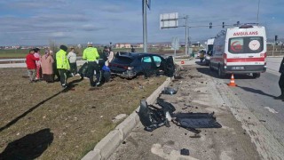 Çorumda otomobille hafif ticari araç çarpıştı: 1i çocuk 6 yaralı