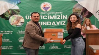 Dalaman Belediyesinden genç arıcılara kovan desteği
