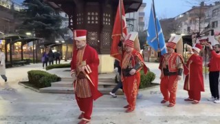 Davetli oldukları iftara mehter takımı ile gittiler