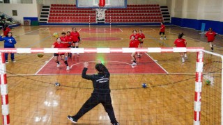 DBB Kadın Hentbol Takımı 1. Lig yolunda