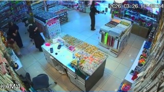 Depreme alışverişte yakalandılar, yarıda bırakıp kaçtılar