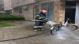 Devrekte garaja park edilen elektrikli bisiklet yandı