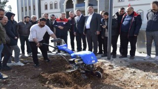 Diclede modern bağcılığa yönelik çiftçilere tarım aletleri dağıtıldı