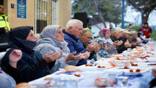 Didim Belediyesi Batıköyde iftar sofrası kurdu