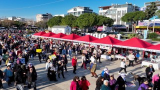 Didimde Emekçi Kadınlar Pazarı kent meydanında açıldı