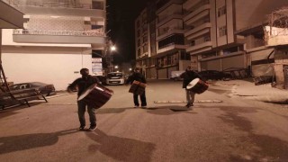 Diyarbakırda 40 yıldır halay davulu çalarak sahura uyandırıyorlar