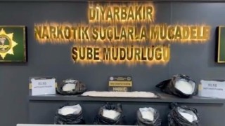 Diyarbakırda takibe alınan tırda 81 kilo metamfetamin ele geçirildi