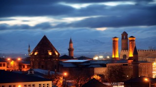 Doğuda karla karışık yağmur var
