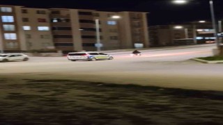 Dur ihtarına uymayan motosikletli böyle kaçtı