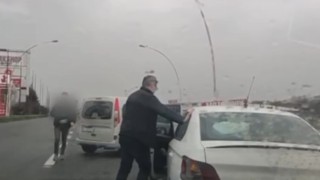 Durdurulan şüpheli araçta 5 kaçak göçmen yakalandı