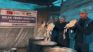 Düzce Belediyesi Gazzede iftar sofrası kurdu
