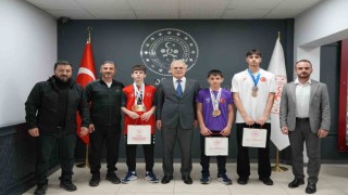 Düzcenin Şampiyon Taekwondocuları şehri gururulandırıyor